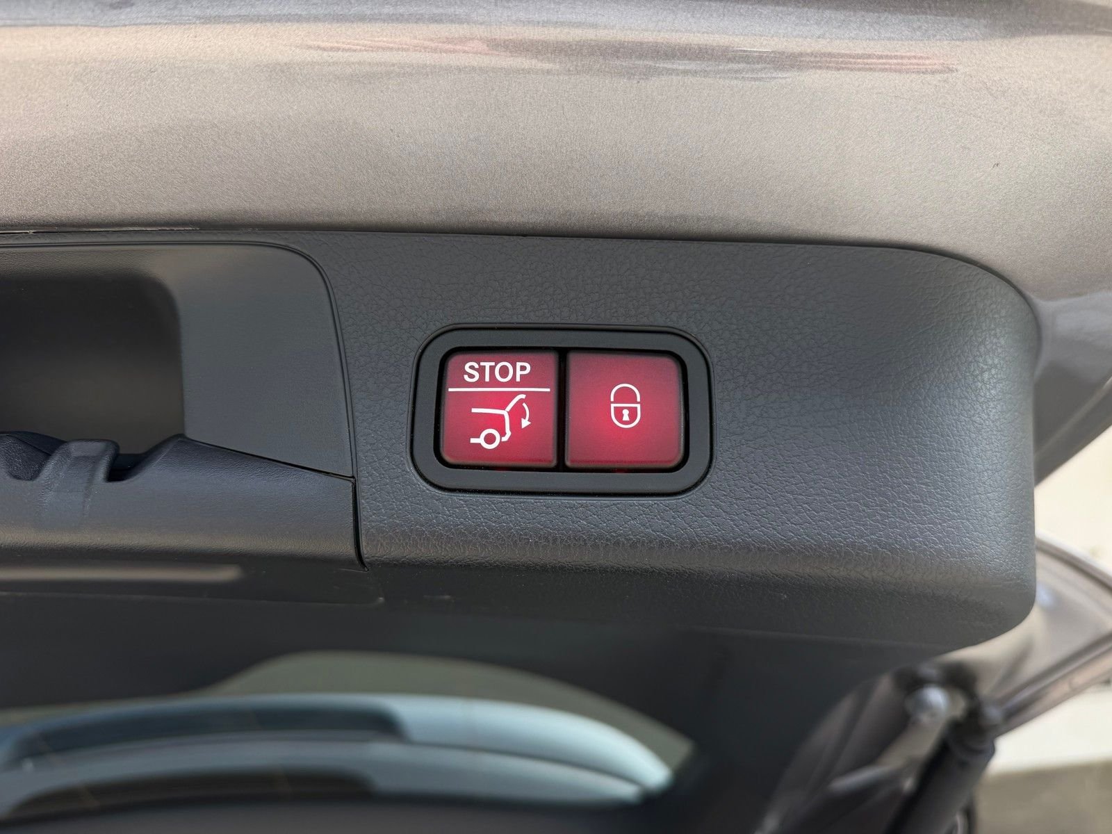 Certified Used 2022  Mercedes-Benz GLB 250 image 18