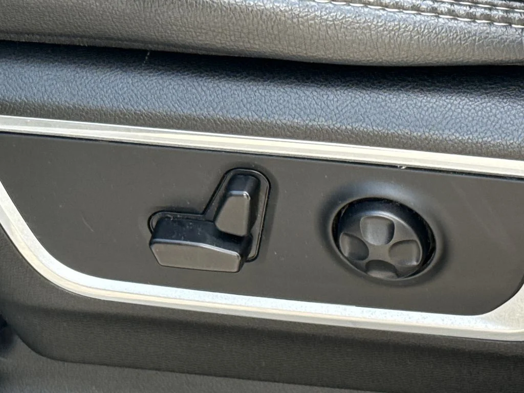 Certified Used 2020 Blue Ram Laramie image 23