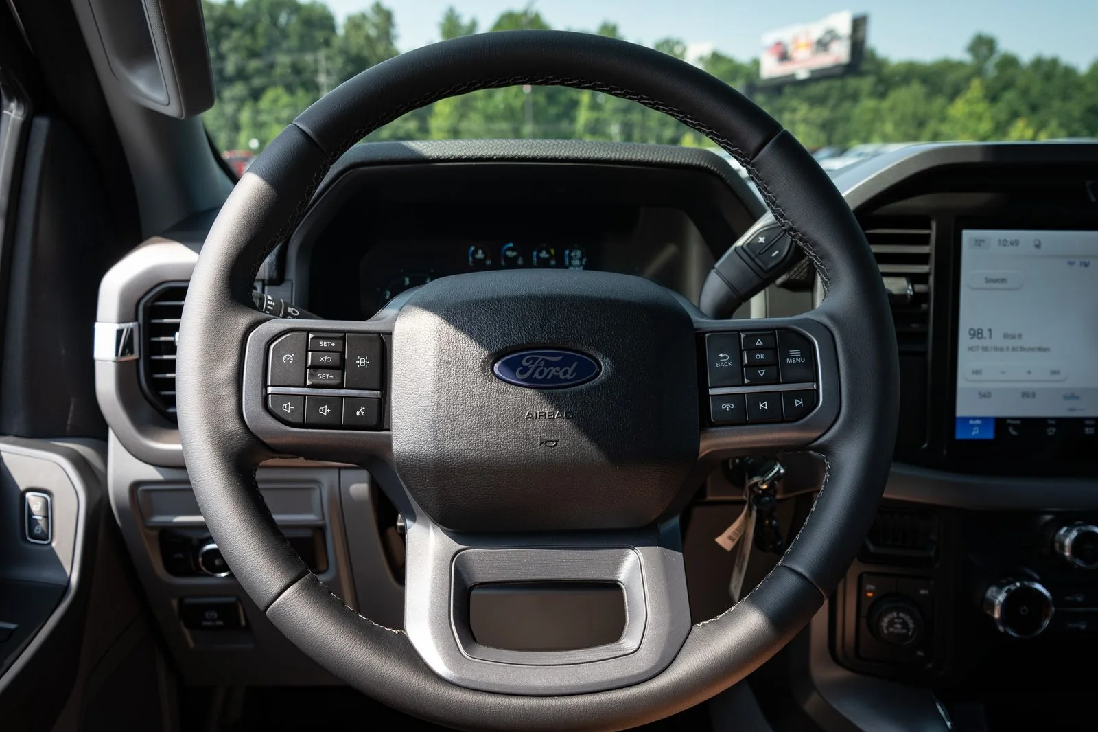 New 2026 Carbonized Gray Metallic Ford XLT image 28