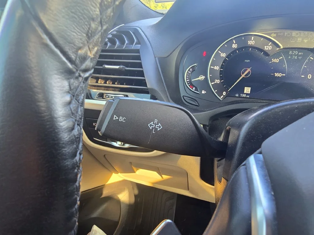 Used 2019 White BMW sDrive30i image 27
