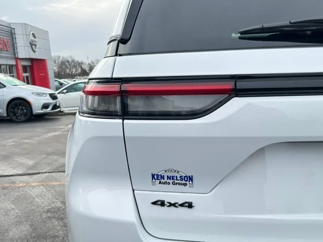 New 2026 Bright White Clearcoat Jeep Altitude image 9