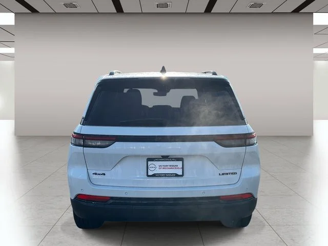 New 2025 Bright White Clear-Coat Exterior Paint Jeep Limited image 4