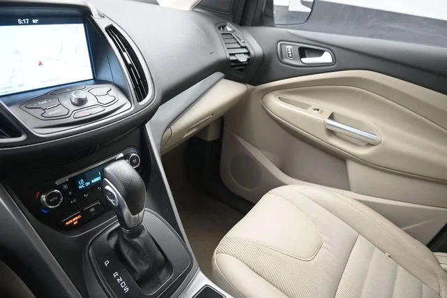 Used 2016 Orange Ford SE image 28