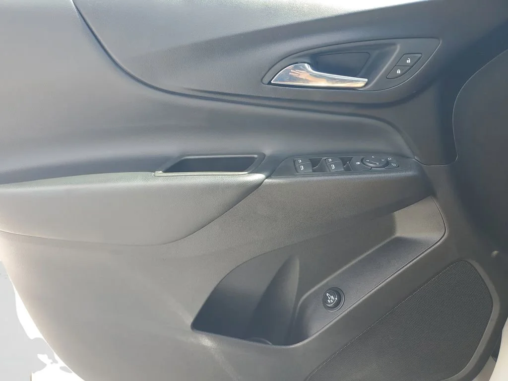 Used 2024 Summit White Chevrolet LT image 18