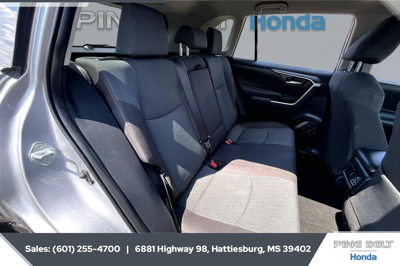 Used 2025 Silver Sky Metallic Toyota XLE image 20