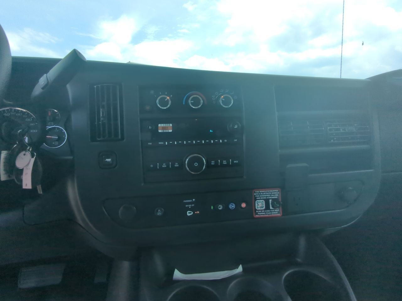 2025 GMC Savana Cargo Work Van - Photo 18