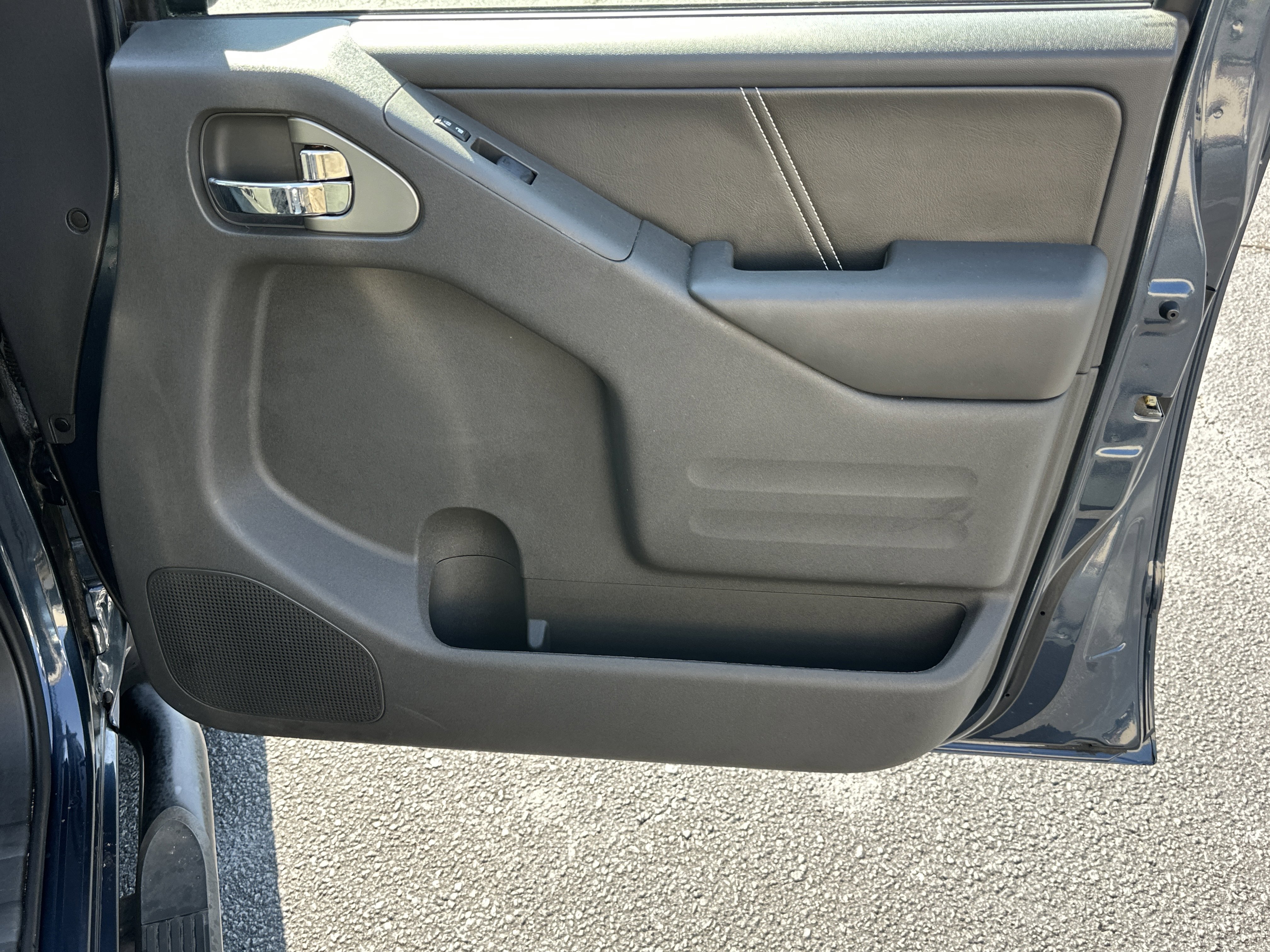 Used 2020 Arctic Blue Metallic Nissan PRO-4X image 14