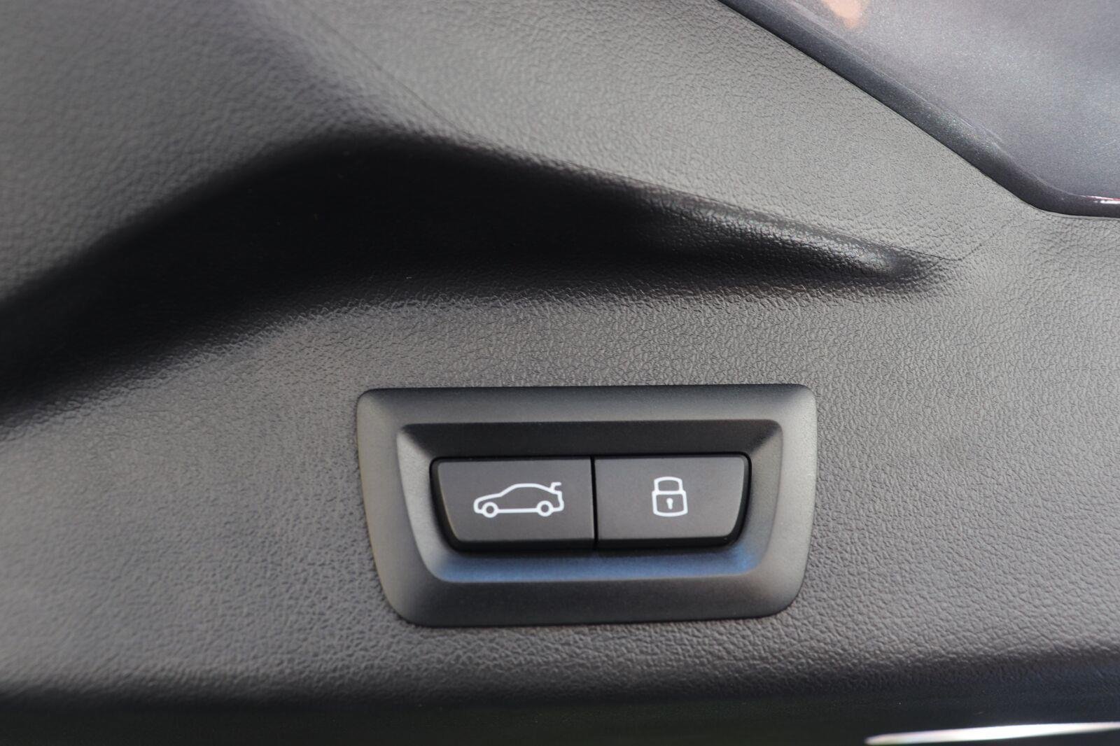 Used 2026 Skyscraper Grey Metallic BMW sDrive40i image 17