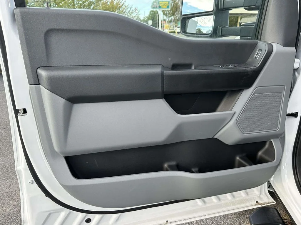 New 2024 Oxford White Ford F-350® XL image 15