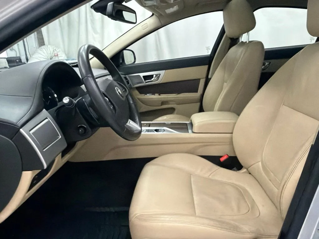Used 2015  Jaguar 2.0T Premium image 12