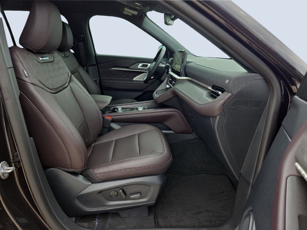 New 2027 Agate Black Metallic Ford Platinum™ image 15