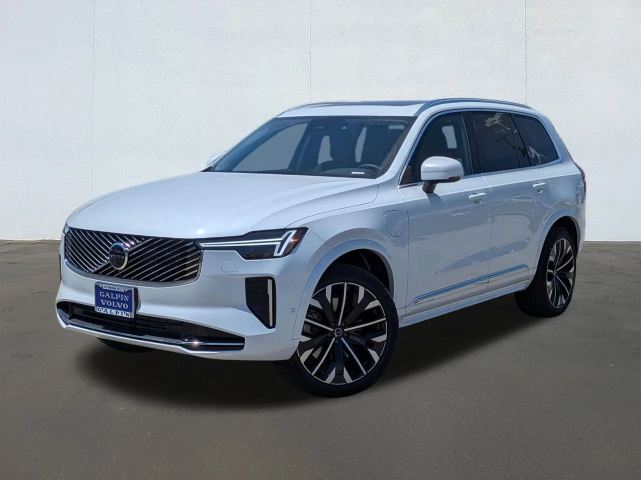 2026 Volvo XC90 T8 Recharge Plus Bright 7-Seat 4WD's photo