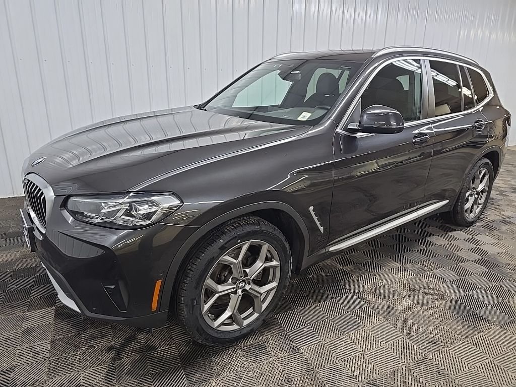 Used 2024 Gray BMW xDrive30i image 8