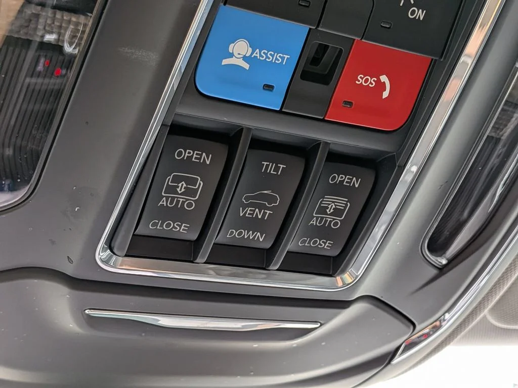 Used 2023 Silver Jeep Limited image 19