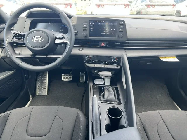 Used 2026 White Hyundai SEL Sport image 10