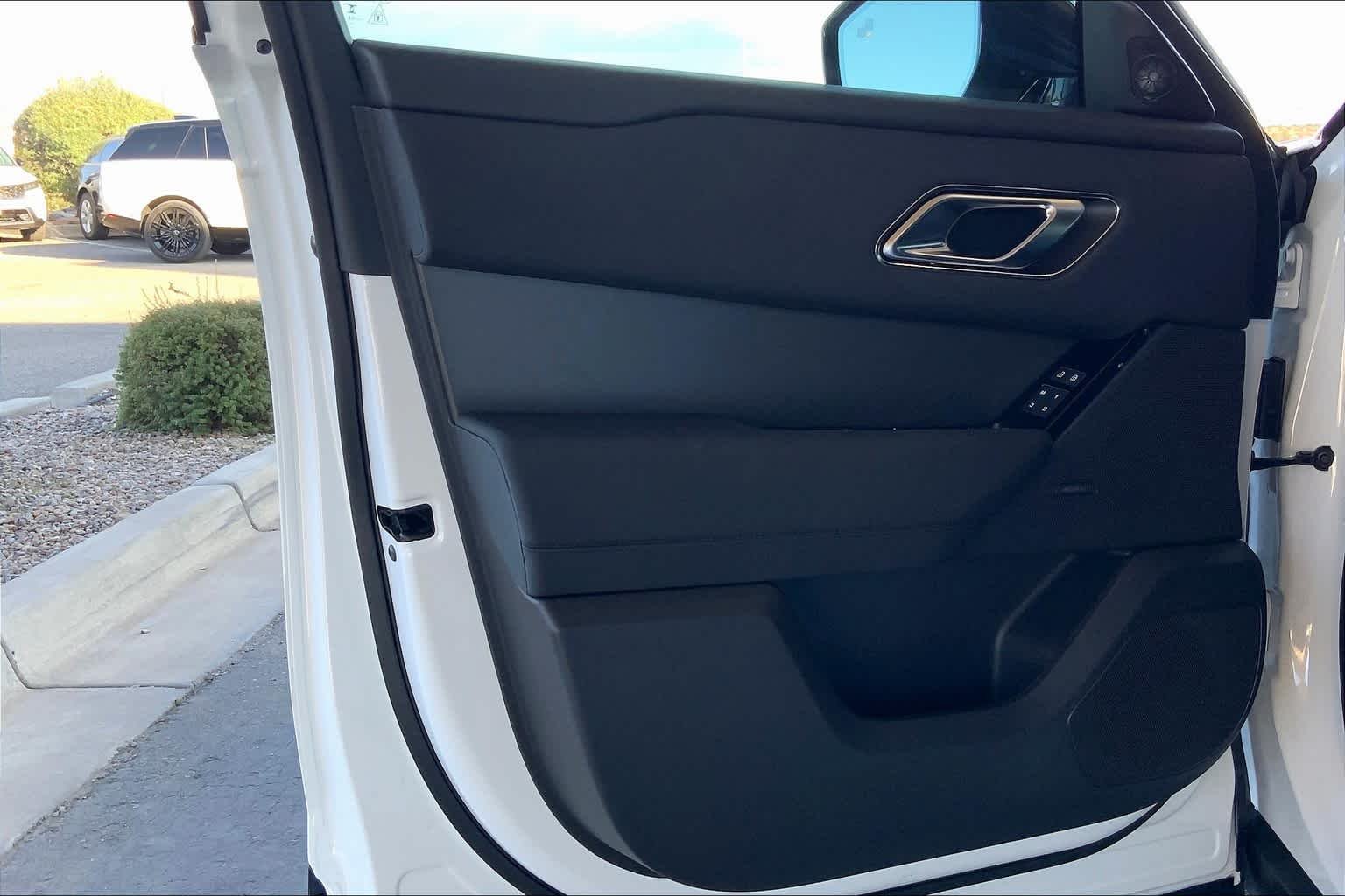 2025 Land Rover Range Rover Velar Dynamic SE - Photo 10