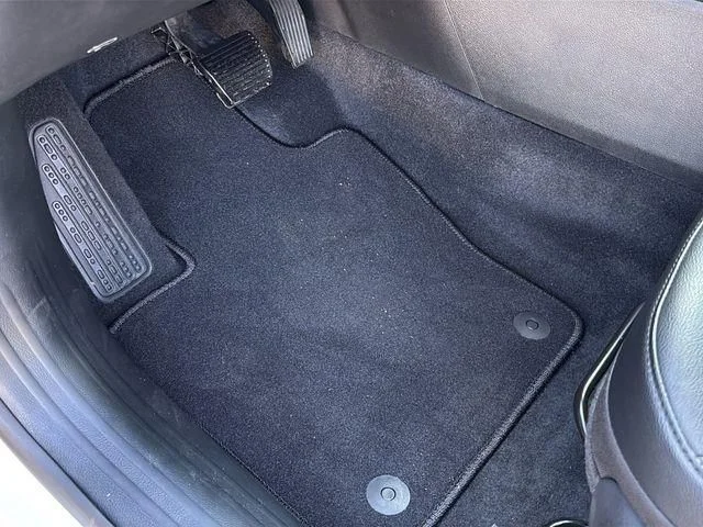 New 2026 White/off-white Jeep Latitude image 19