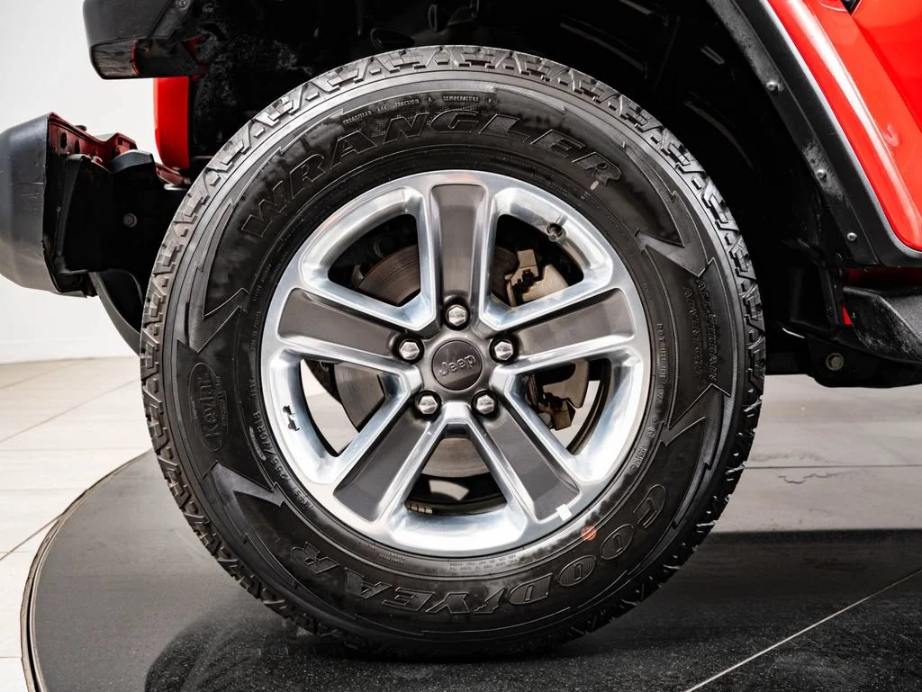 Used 2022 Firecracker Red Clearcoat Jeep Unlimited Sahara image 13