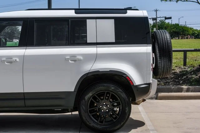 Used 2025 White Land Rover S image 14