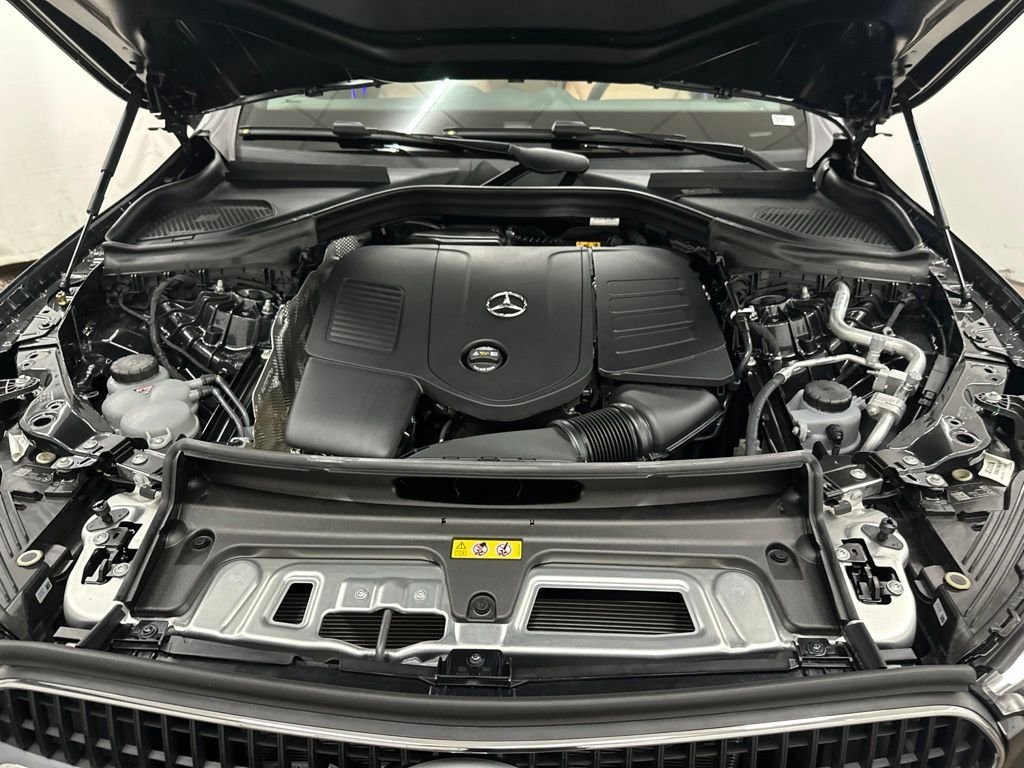 New 2027 Graphite Grey Metallic Mercedes-Benz GLC 300 image 12