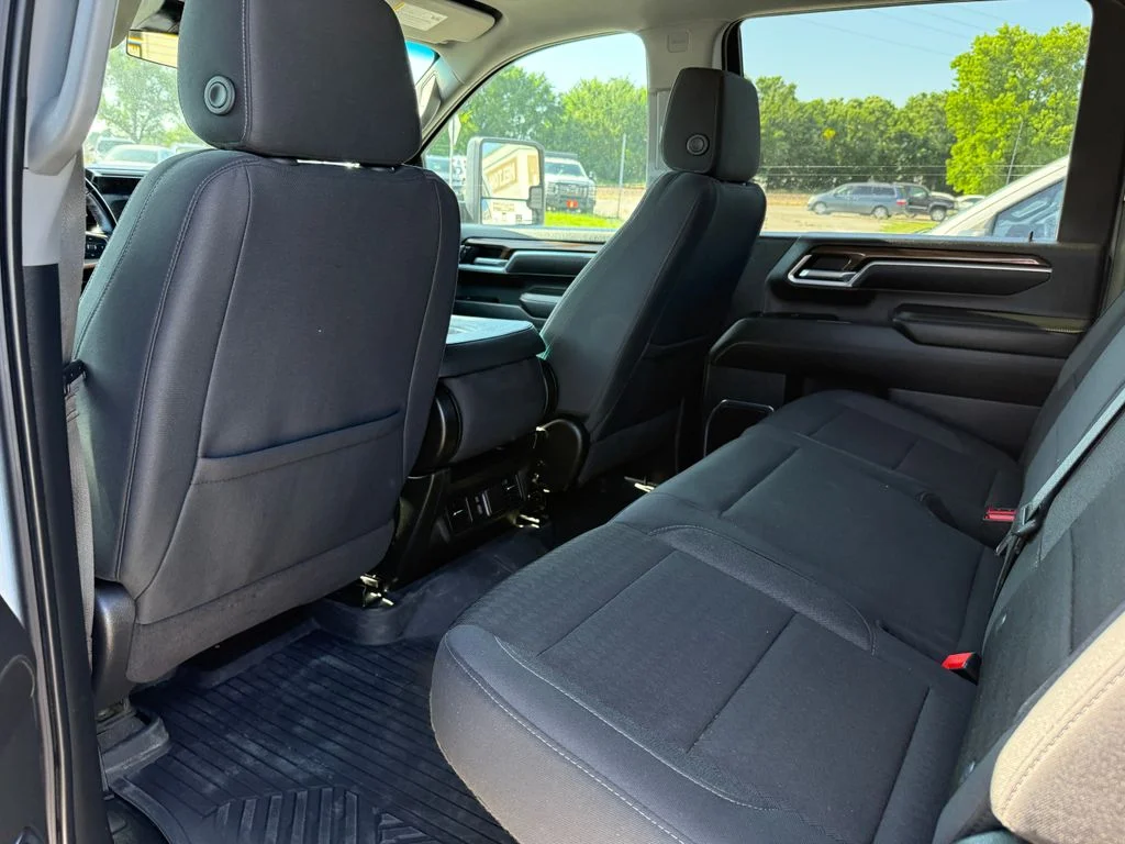 Used 2025 White Chevrolet LT image 17