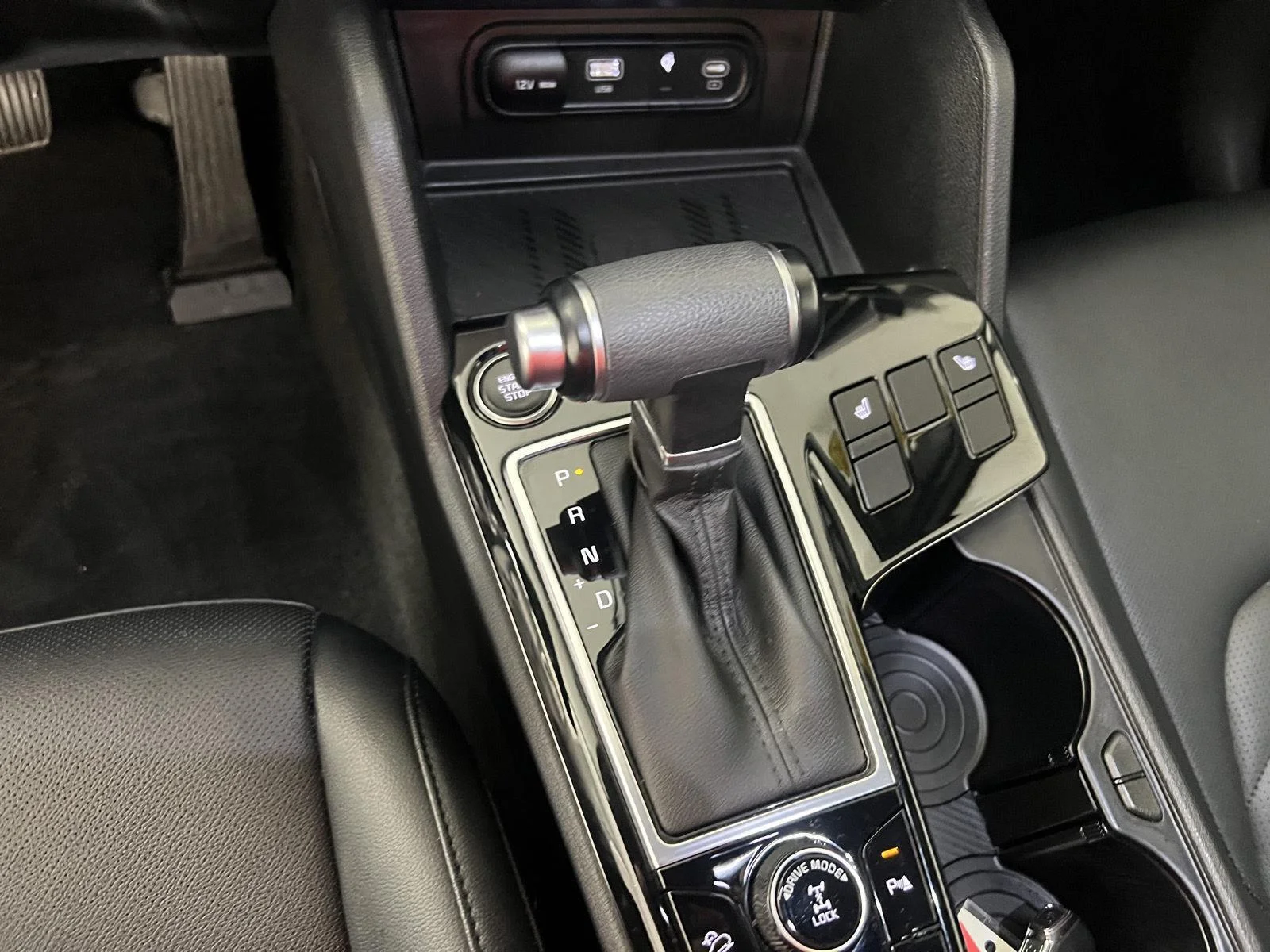 Used 2023 Glacial White Pearl Kia X-Line image 18