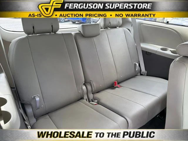 Used 2016  Toyota XLE image 28