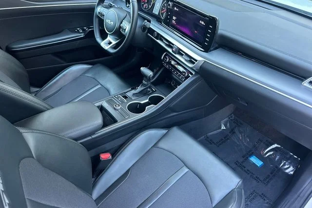 Used 2022 White Kia GT-Line image 17