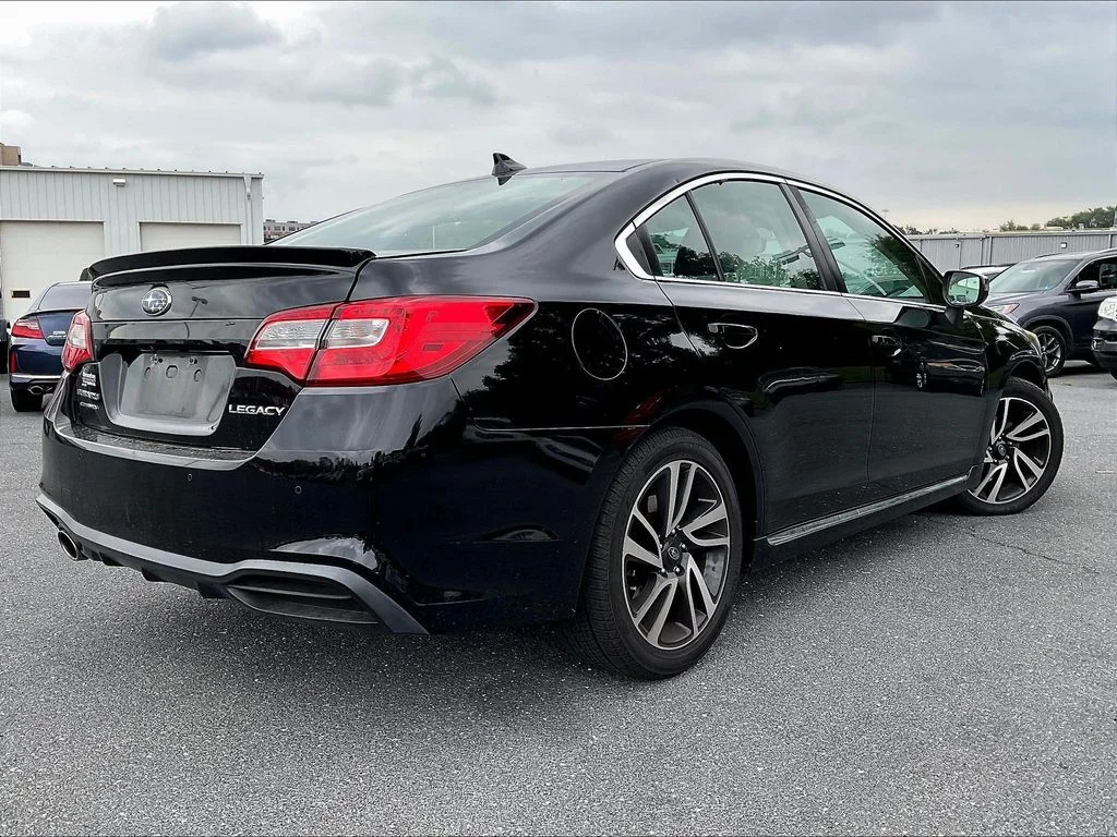 Used 2019 Crystal Black Silica Subaru 2.5i image 4