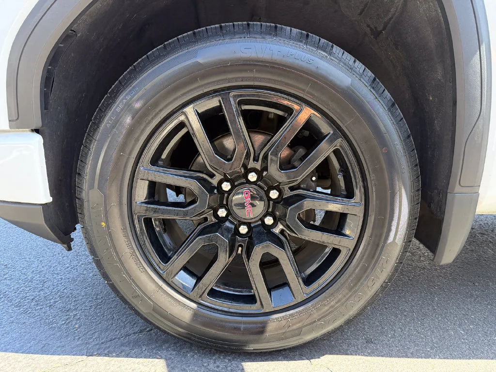 Used 2023 SUMMIT WHITE GMC Elevation image 13