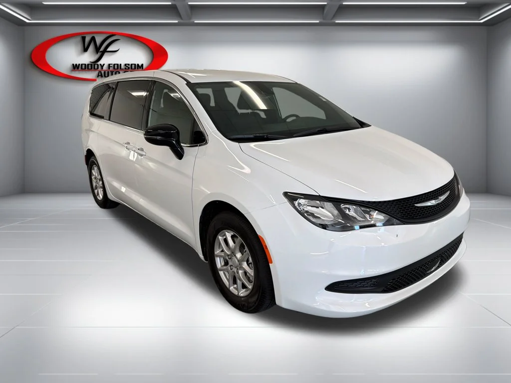 New 2027 Bright White Clear-Coat Paint Chrysler LX image 3