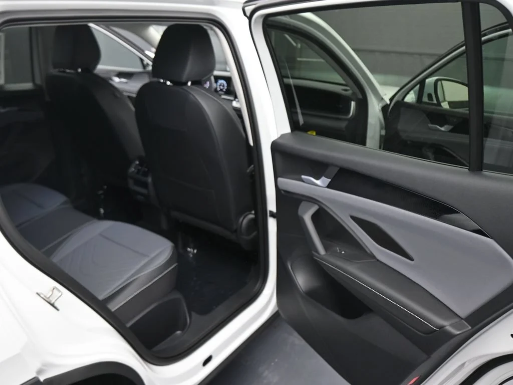 2026 Volkswagen Tiguan SE - Photo 43
