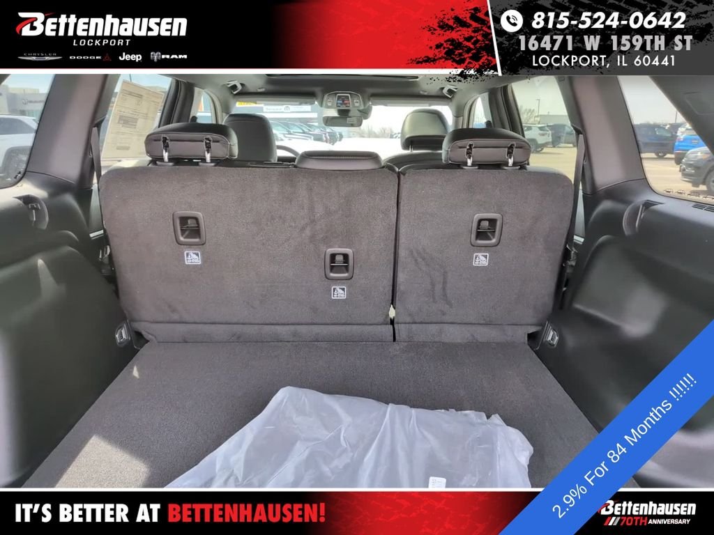 New 2026 Silver Zynith Exterior Paint Jeep Laredo Altitude image 10