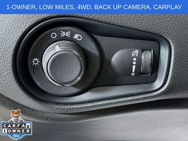 Used 2023 White Jeep Latitude image 10