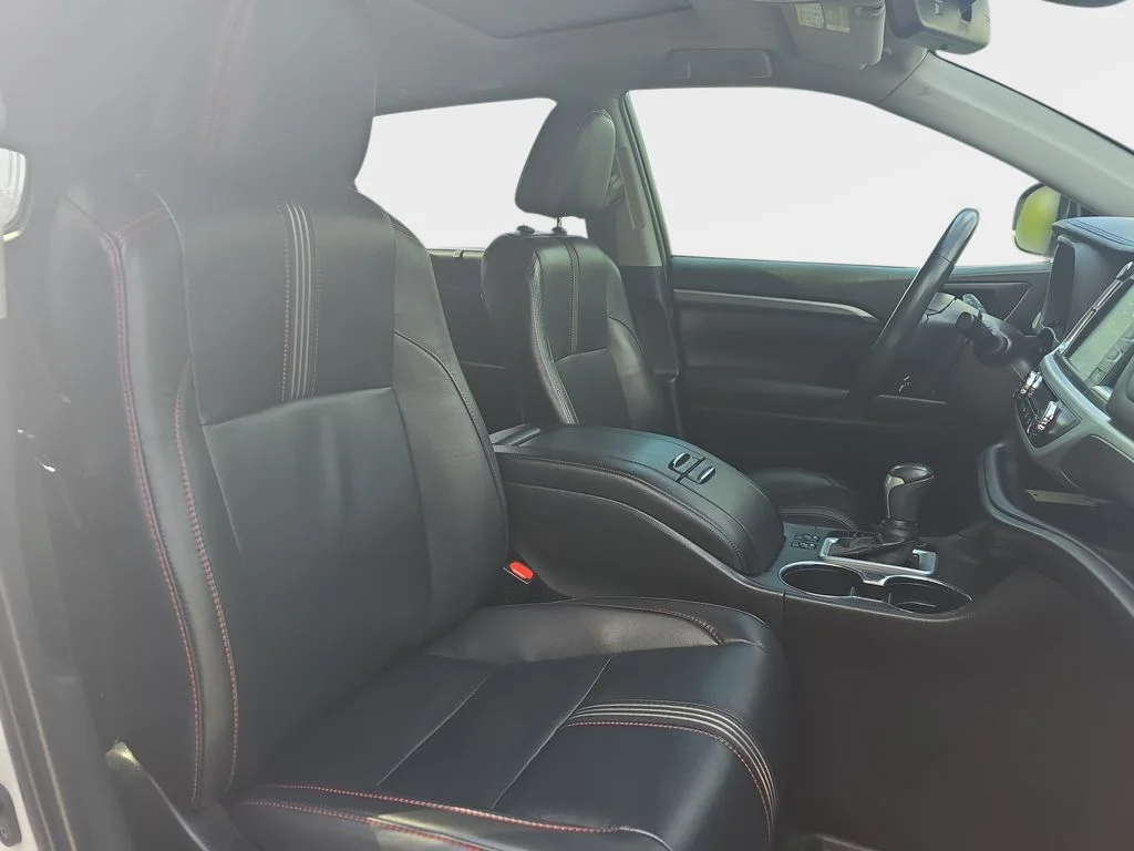 Used 2019 White Toyota SE image 12