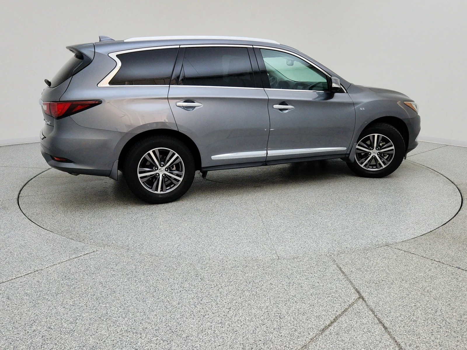 Used 2017 Graphite Shadow INFINITI  image 6
