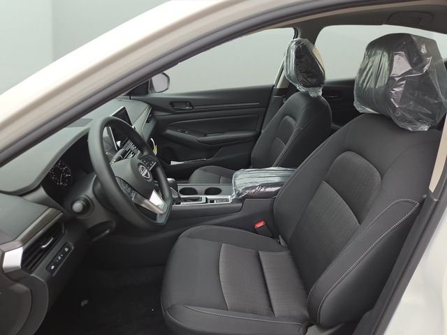 New 2026 White Nissan 2.5 SV image 14