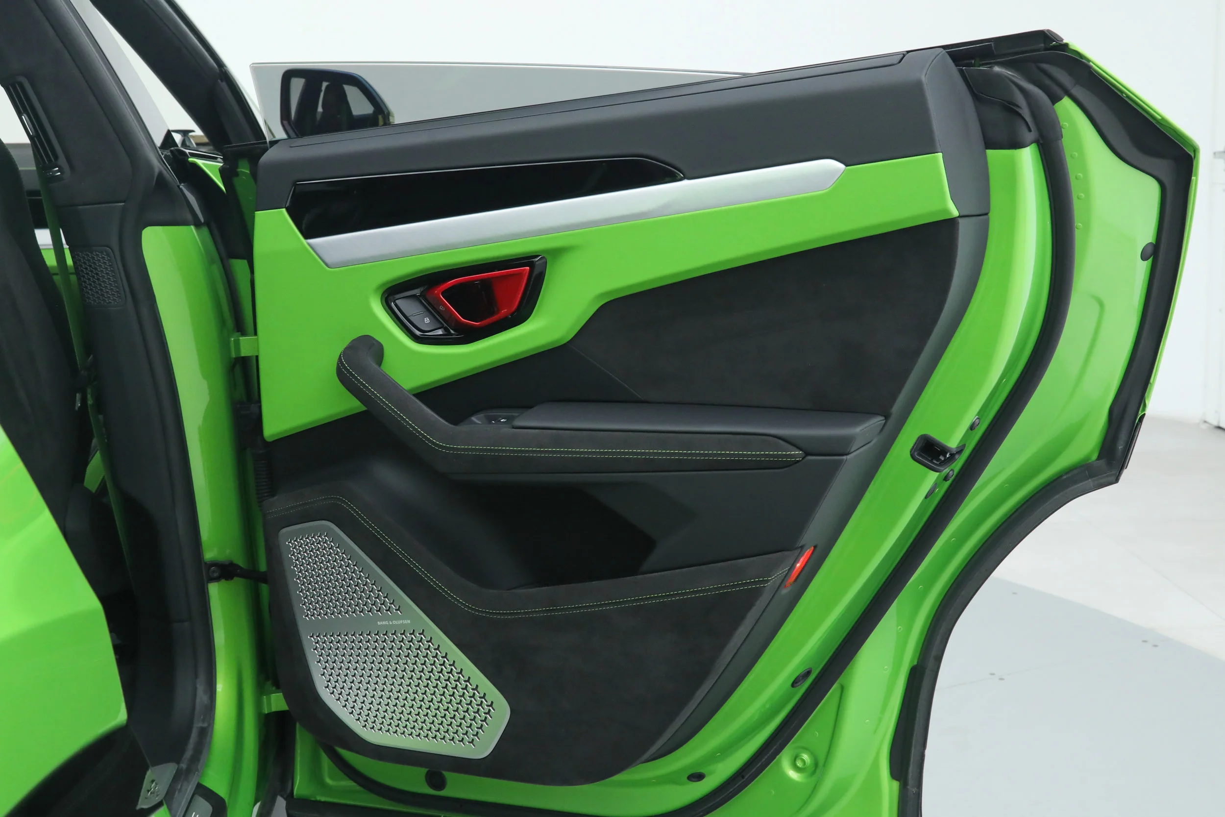 Used 2024 Green Lamborghini S image 20