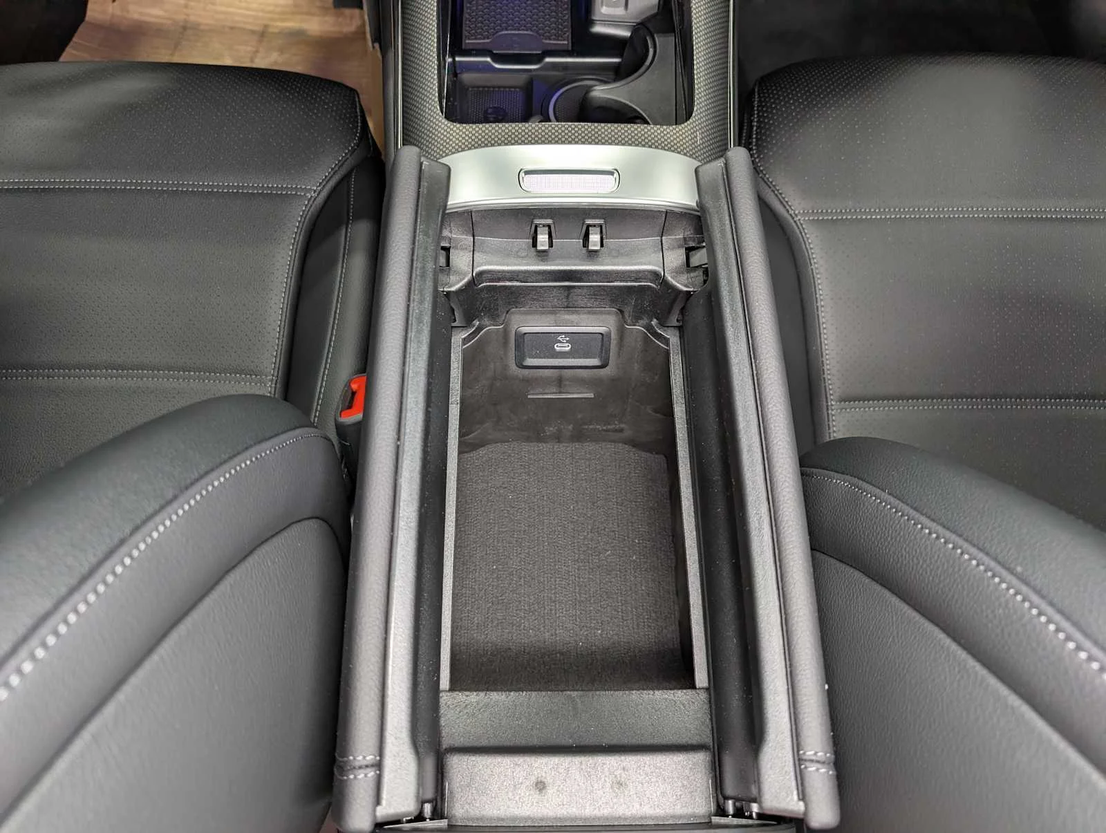 Certified Used 2026 Graphite Grey Metallic Mercedes-Benz GLC 300 image 20