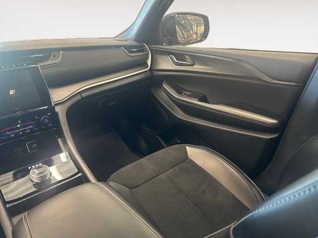 Used 2024 Red Jeep Altitude image 16