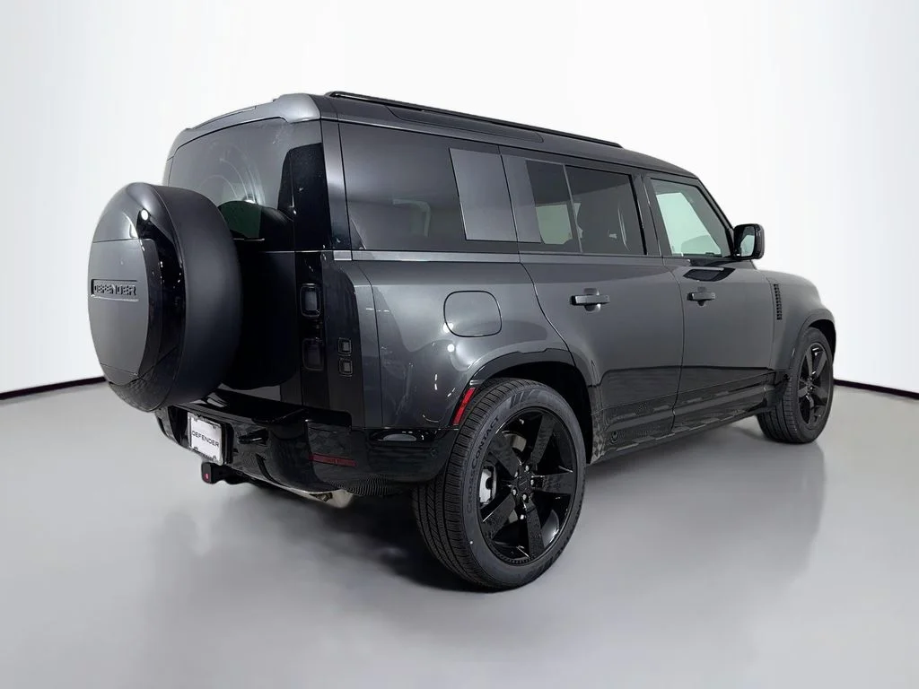 New 2026 Carpathian Grey Land Rover X-Dynamic SE image 5