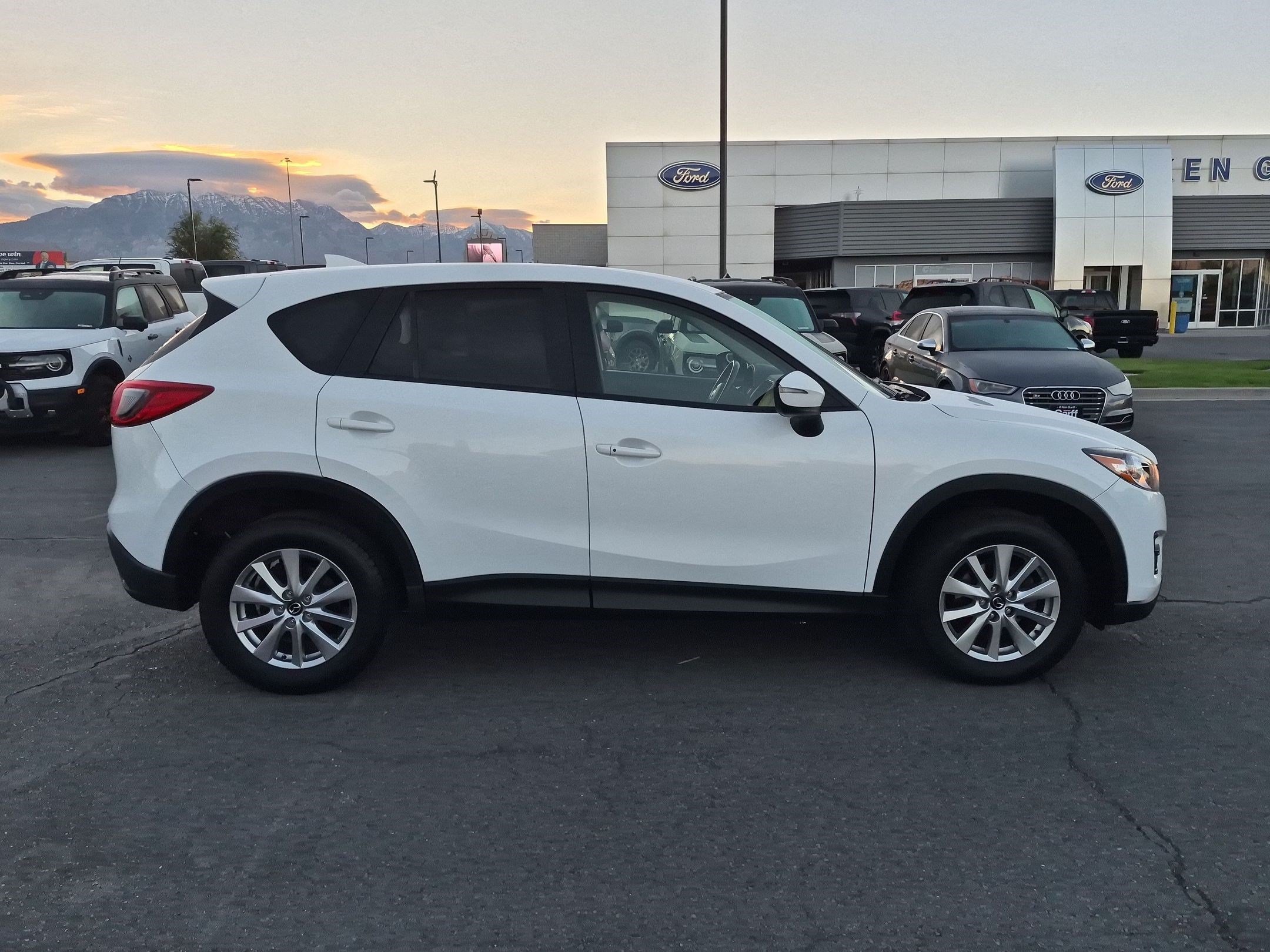 Used 2016 Crystal White Pearl Mazda Touring image 2