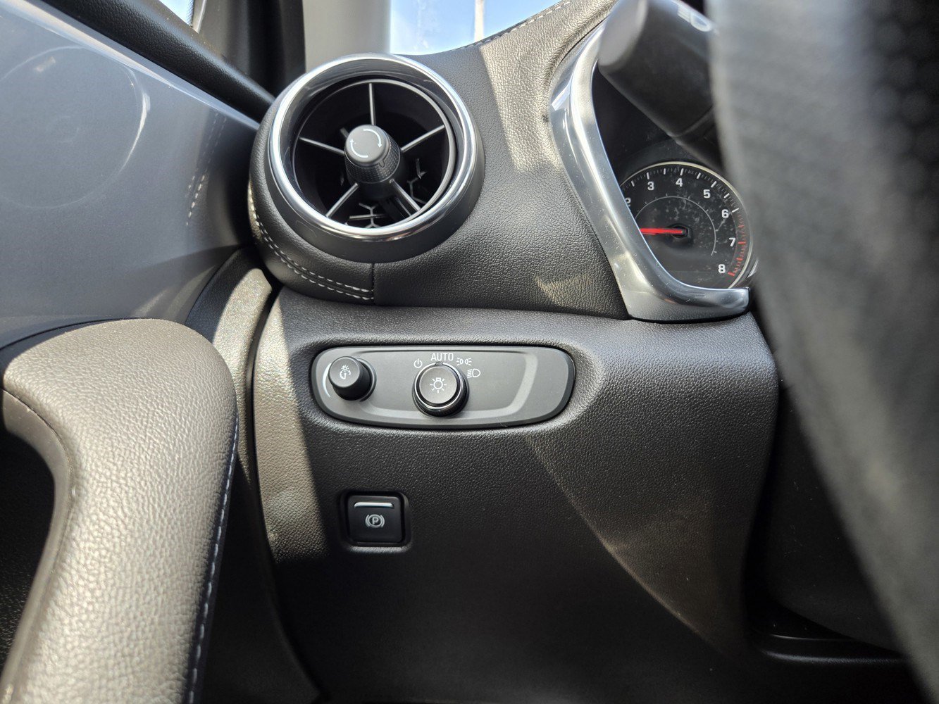 Used 2023 Summit White Chevrolet LT image 21