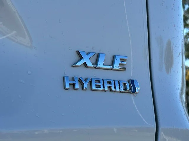 Used 2021 White Toyota XLE Premium image 14