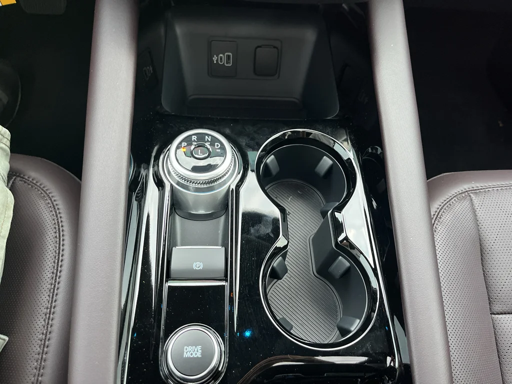New 2026 Star White Metallic Tri-Coat Ford Platinum™ image 26