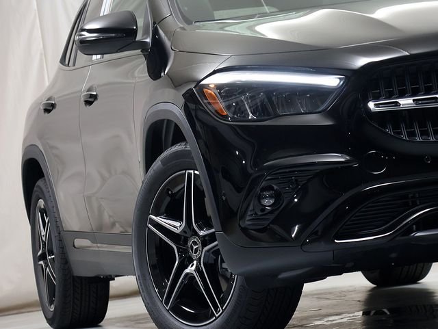 New 2026 Night Black Mercedes-Benz GLA 250 image 4