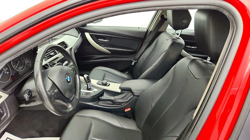 Used 2016 Melbourne Red Metallic BMW Sdn 320i xDrive AWD w/ Premium Pkg & Heated Seats image 17