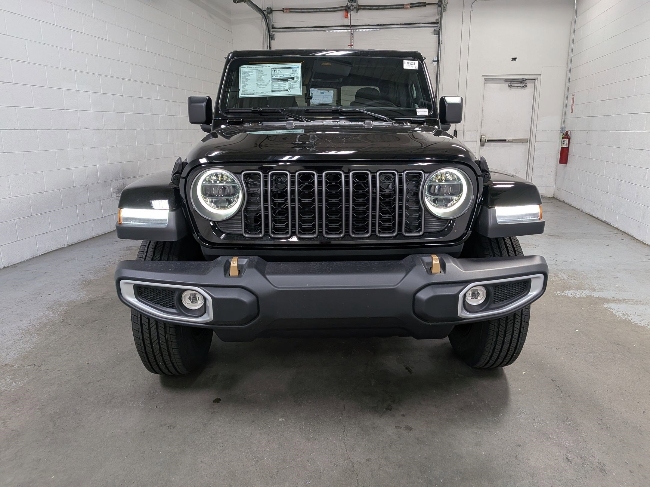 New 2026 Black Clear-Coat Exterior Paint Jeep 85th Anniversary Edition image 10
