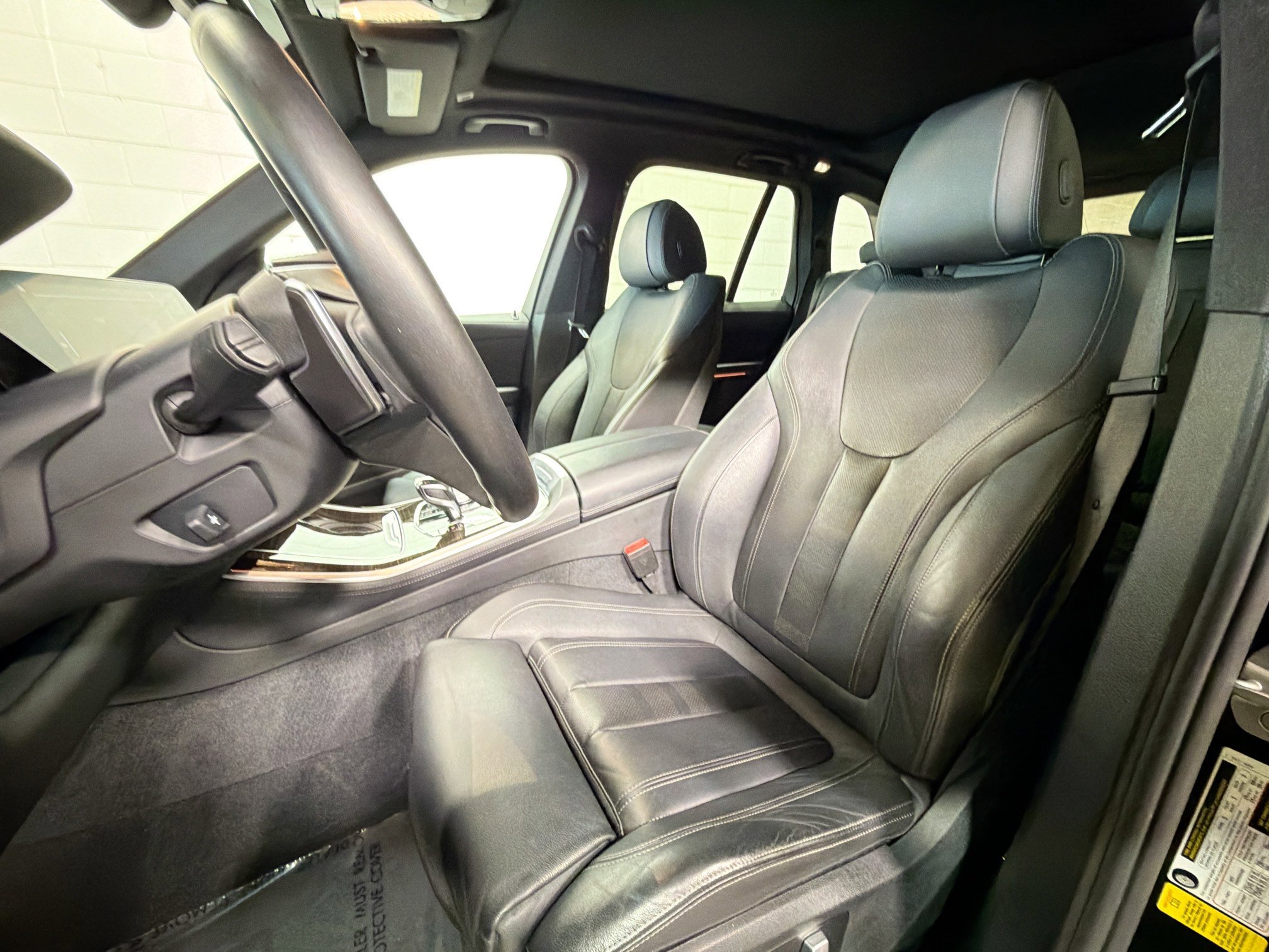Used 2020 Jet Black BMW sDrive40i image 5
