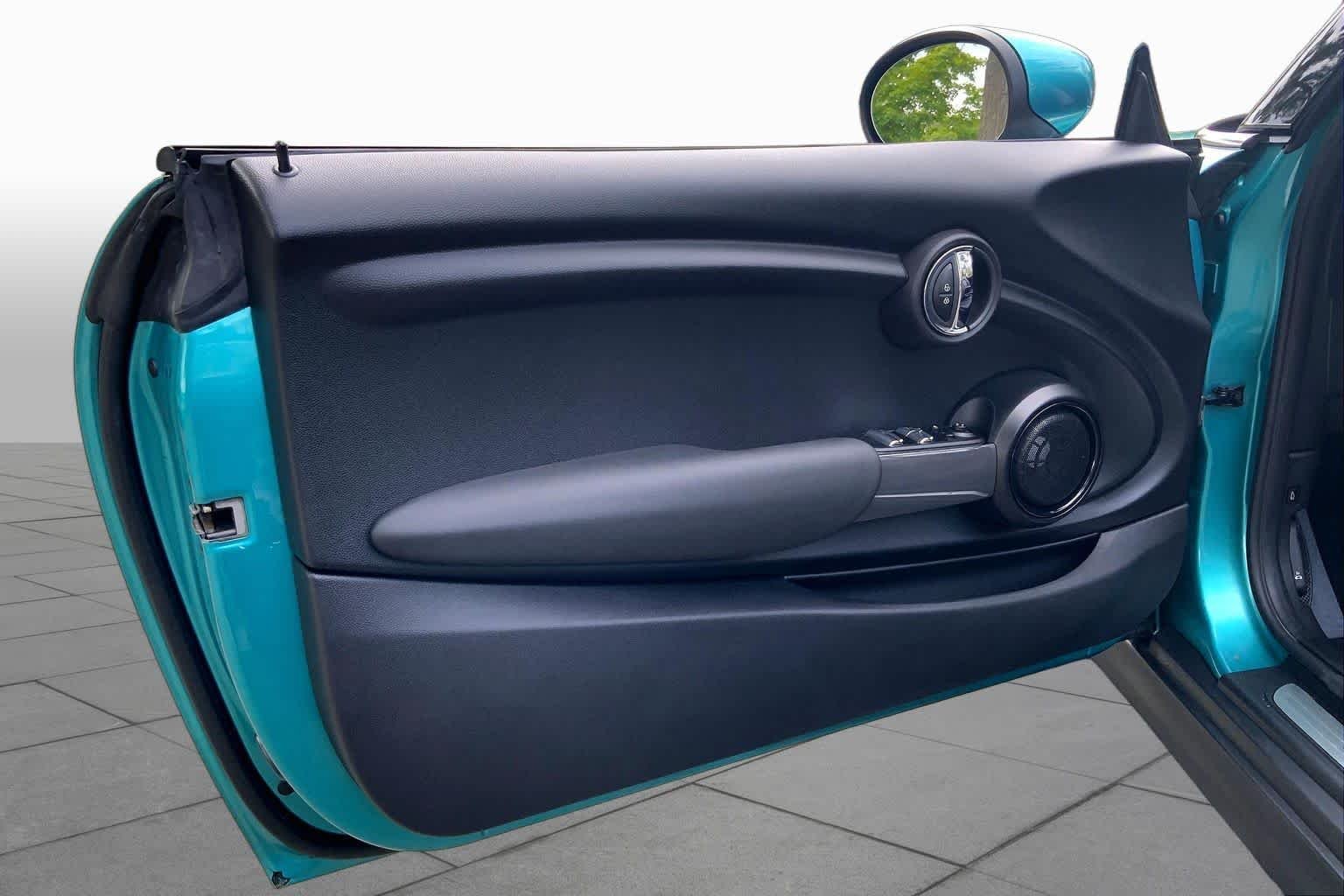 Used 2020 Caribbean Aqua Metallic MINI Cooper image 21